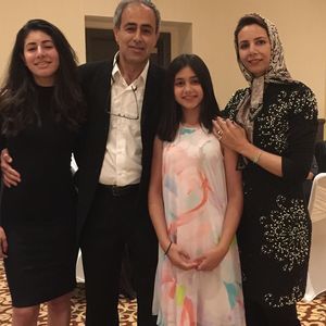 Meet your Posher, Pouran